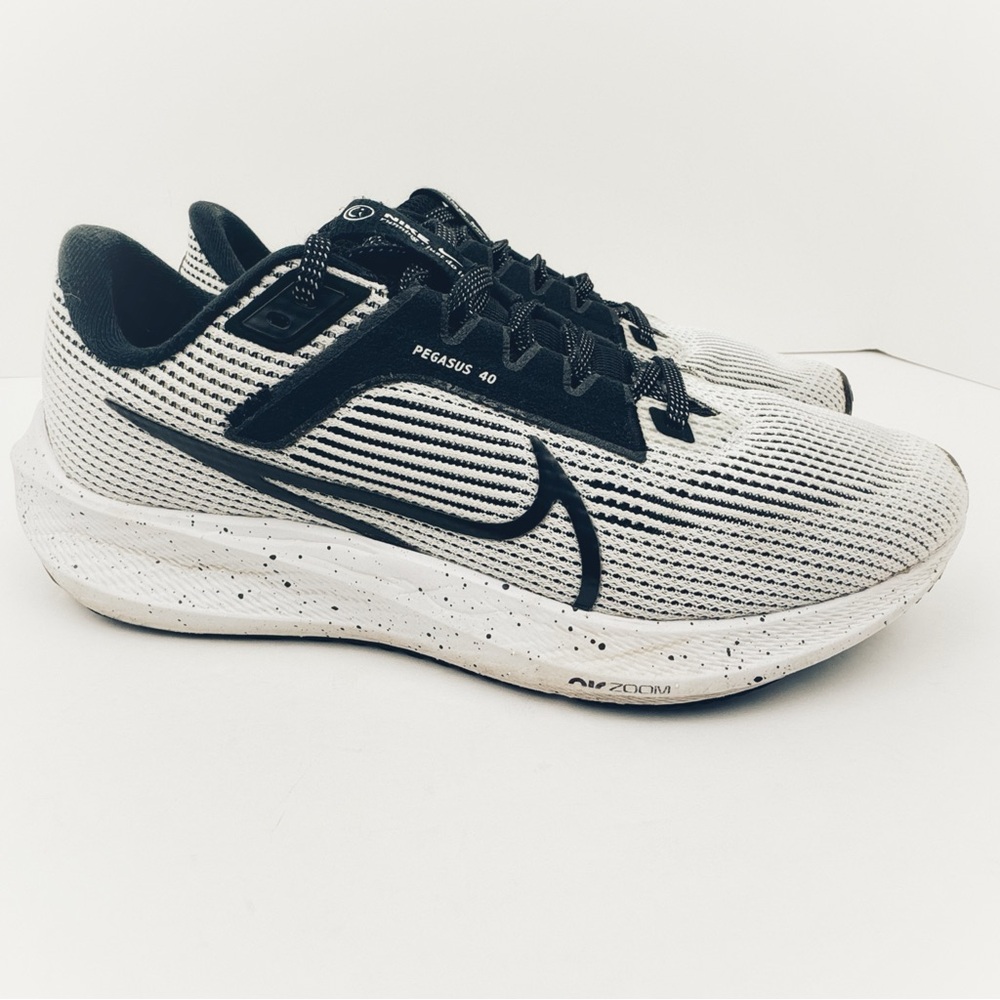 Nike Air Zoom Pegasus 40 running sneakers. Black / white. Women’s size 9.